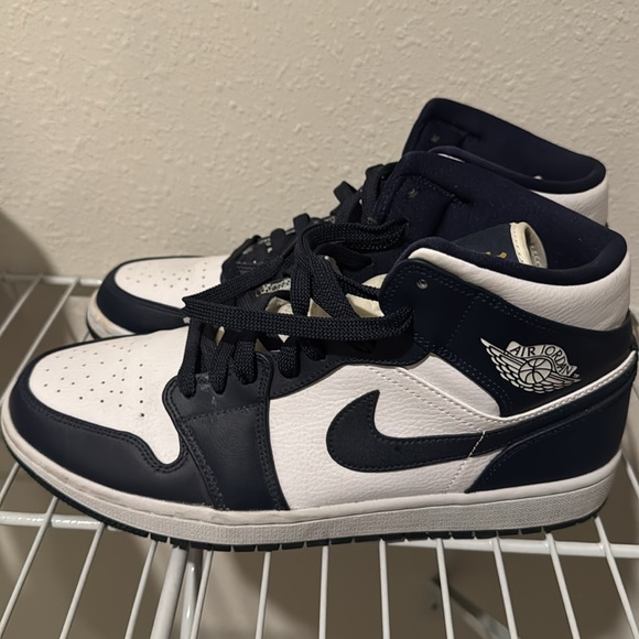 Nike Air Jordan 1 Mid Shoes - Picture 8 of 10